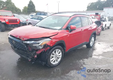 2024 Toyota Corolla Cross Le z USA, uszkodzony, nr VIN 7MUCAAAG2RV111886